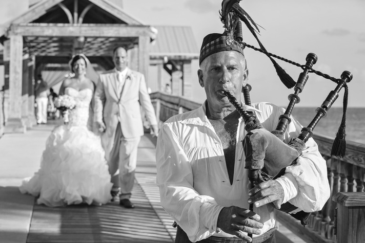 bag piper during the wedding picture, bag piper in key west, key west bag piper, key west wedding photographers, florida keys wedding photography, the waldorf astoria,