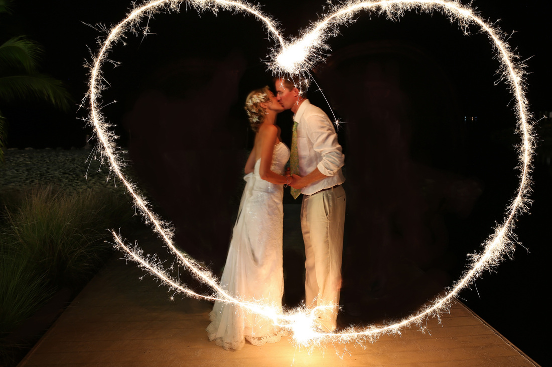 night wedding photography, sparklers, yacht club wedding,v