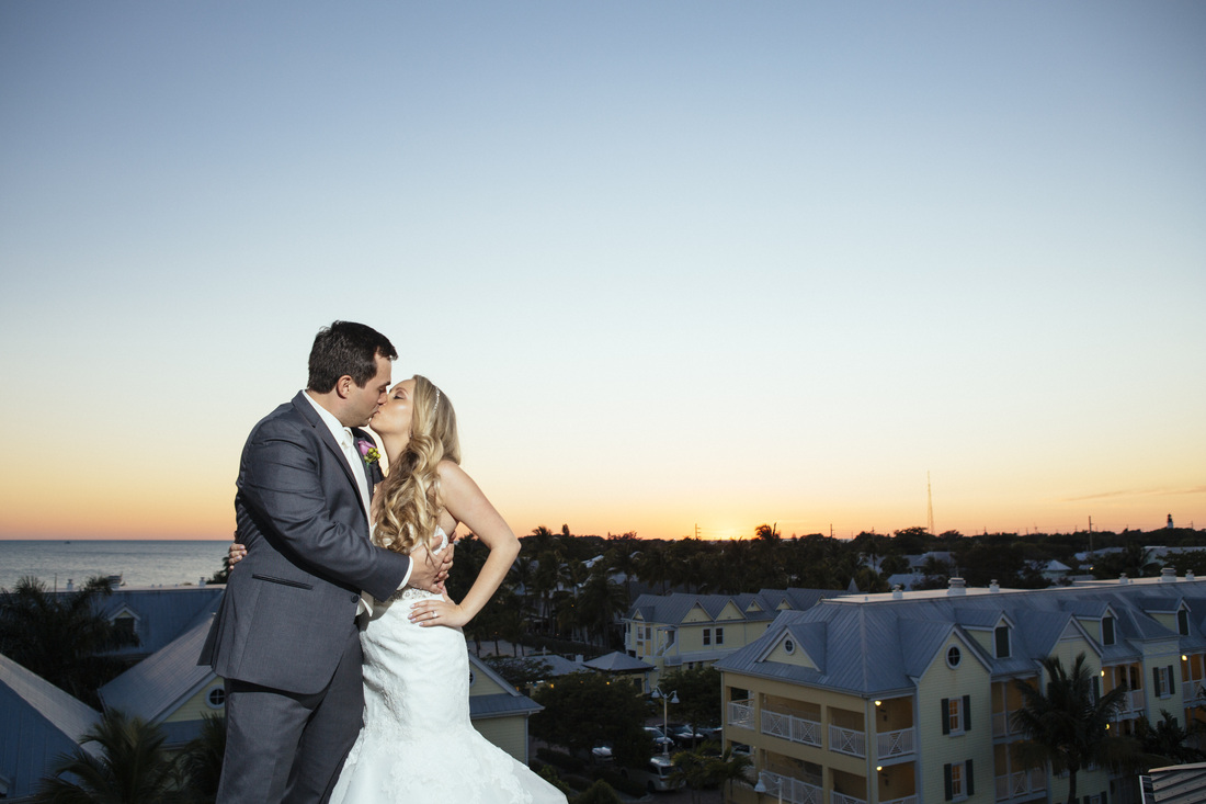 bride and groom romantic Picture, sunset picture with bride and groom, perfect view for destination wedding, key west wedding photographer, key west wedding photographers