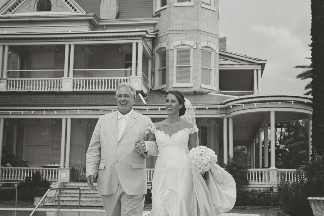 beautiful bride photos at southernmost mansion hotel in key west