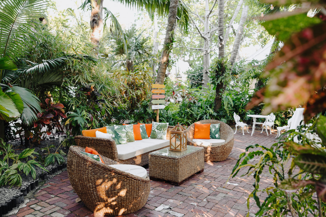 Key West wedding photographer captures ceremony under palm trees at historic venue Picture