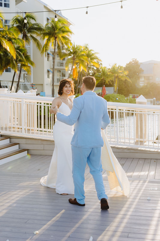 Bride and Groom dancing at Hyatt Centric picture