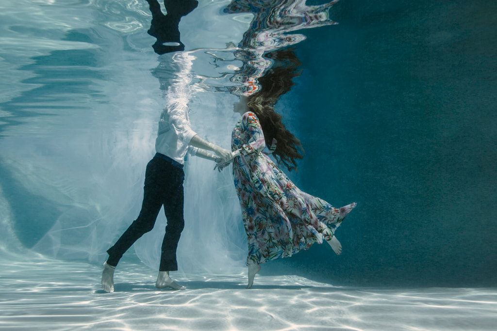 Underwater Photo, Underwater Save the date cards,  Save the date inspiration, Romi Burianova, Underwater Photographer, Key West Photographer, Key West Photography, Ethereal Underwater Pictures, Engagement Photos 