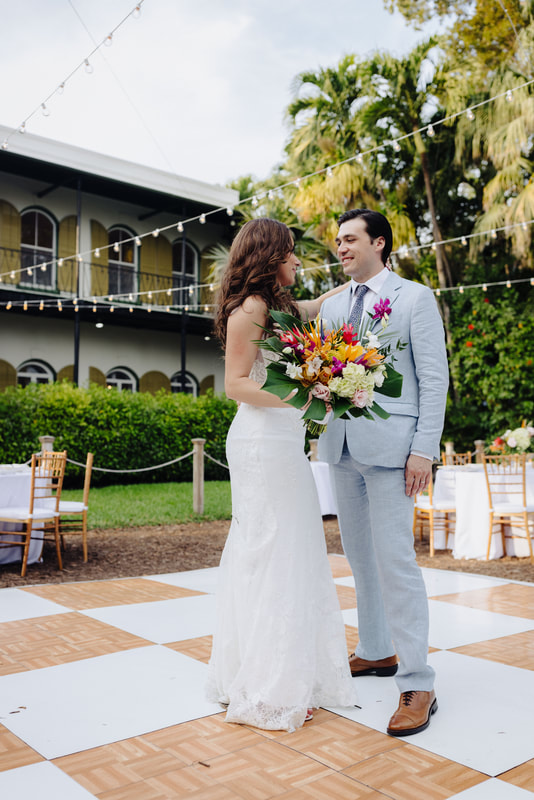 Hemingway Home wedding picture