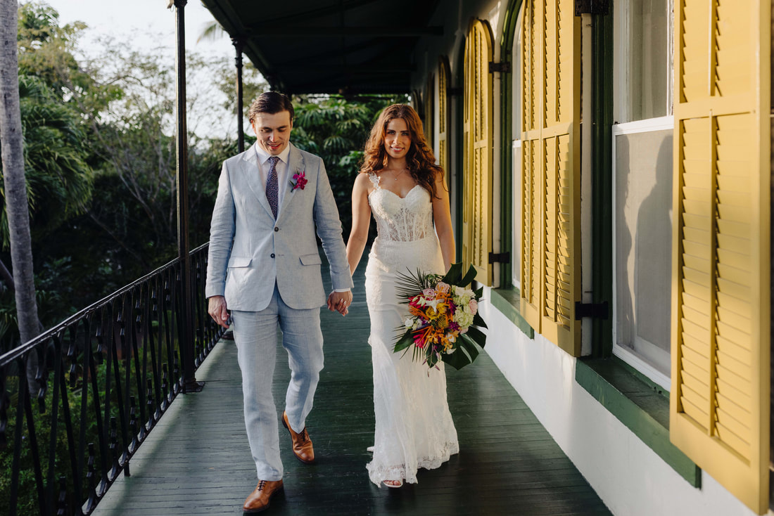 Bride and groom wedding picture at Hemingway Home