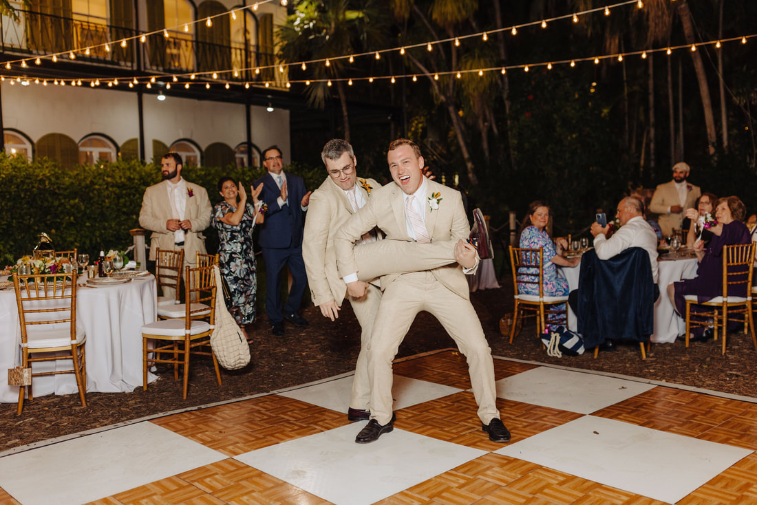 Hemingway Home wedding picture