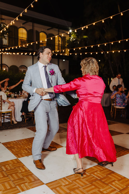 Hemingway Home wedding picture