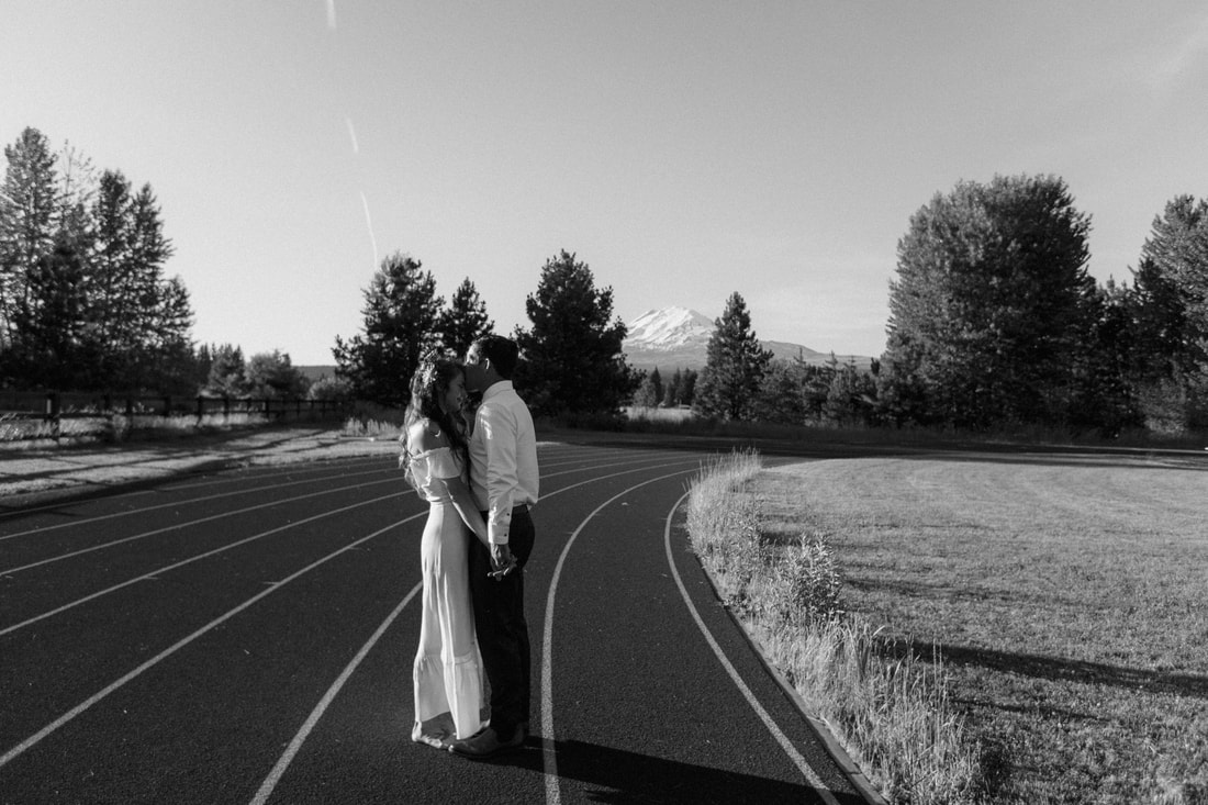 Oregon wedding photographer picture