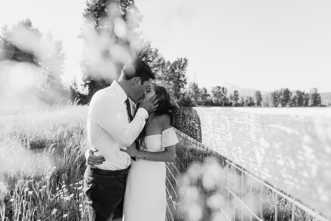 Oregon wedding photographer picture