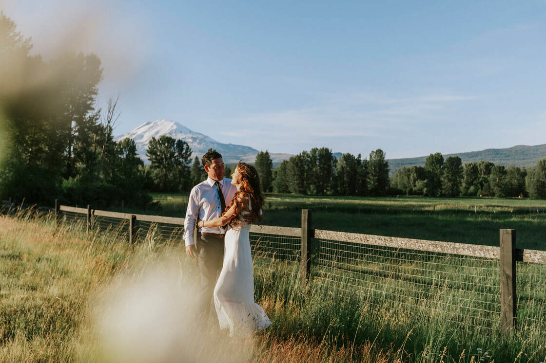 Oregon wedding photographer picture