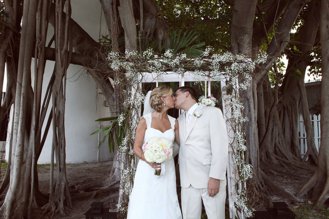 key west lighthouse wedding photos, key west wedding photographers, key west wedding venues,