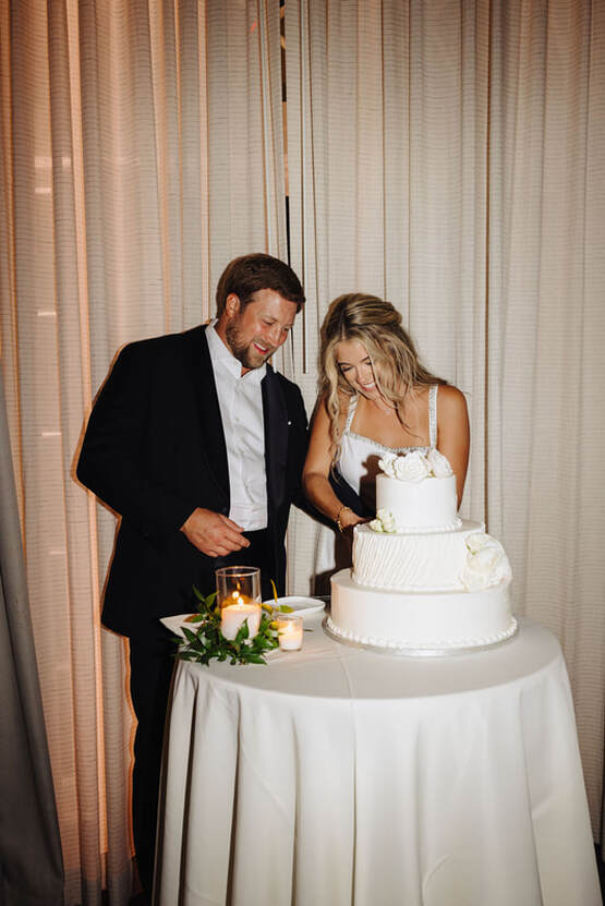 Cake cutting at Casa Marina picture