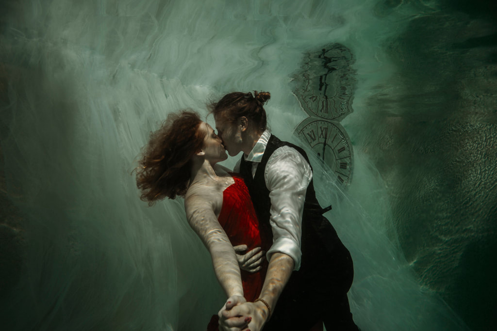 Underwater Photo, Underwater Save the date cards,  Save the date inspiration, Romi Burianova, Underwater Photographer, Key West Photographer, Key West Photography, Ethereal Underwater Pictures, Engagement Photos , Romi Burianova Photography